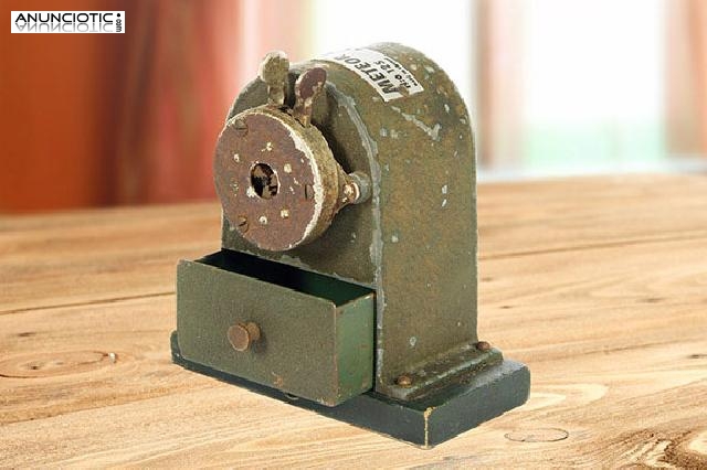 Afilal&aacute;pices de sobremesa. a&ntilde;os 20