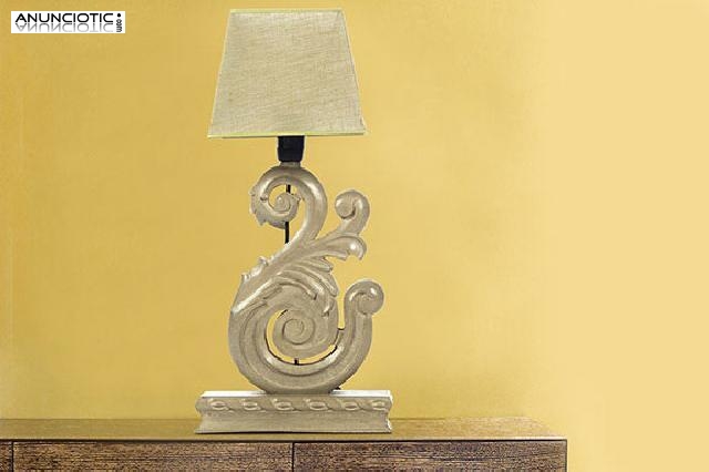 L&aacute;mpara sobremesa tallada. vintage