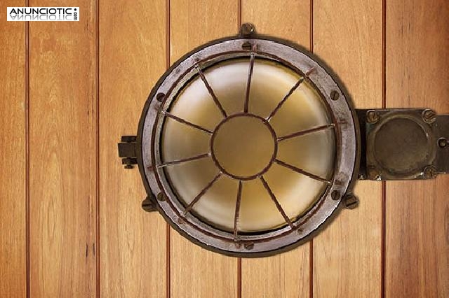 Foco n&aacute;utico antiguo