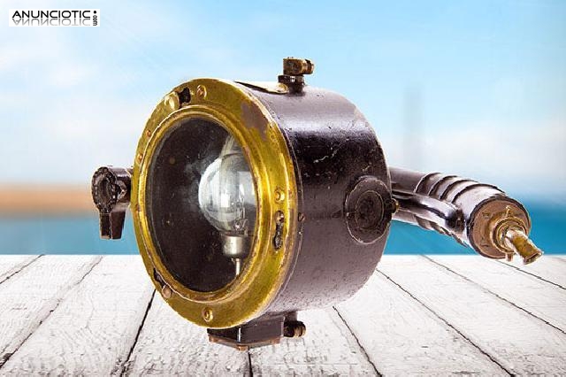 L&aacute;mpara de se&ntilde;ales aldis. s.xx