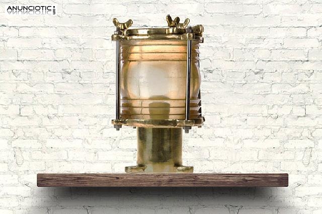 Farol antiguo de se&ntilde;al fija