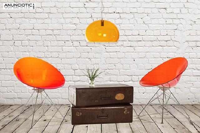 Juego de sillas y l&aacute;mpara kartell