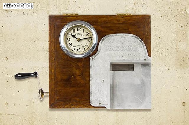 M&aacute;quina fichadora antigua national