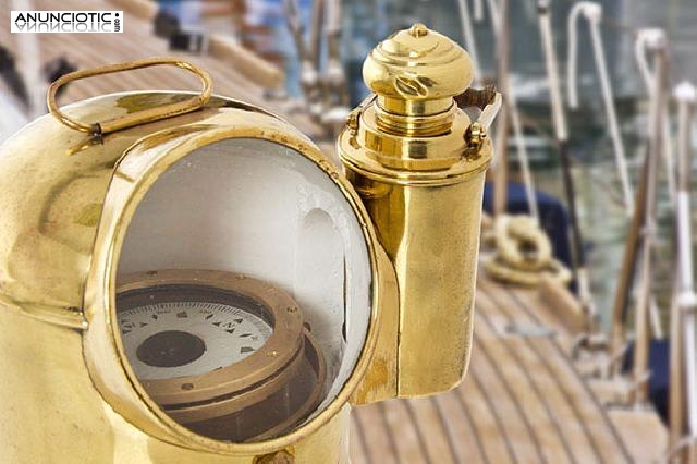 Bit&aacute;cora con comp&aacute;s para bote salvavidas