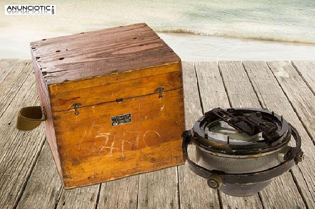 Comp&aacute;s ruso antiguo con alidada