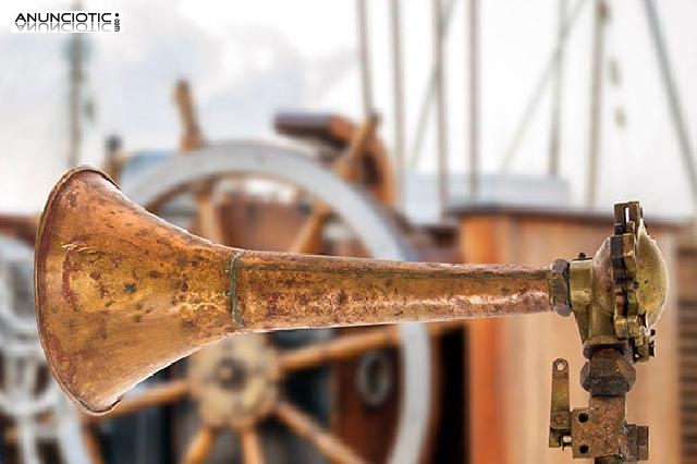 Bocina n&aacute;utica antigua