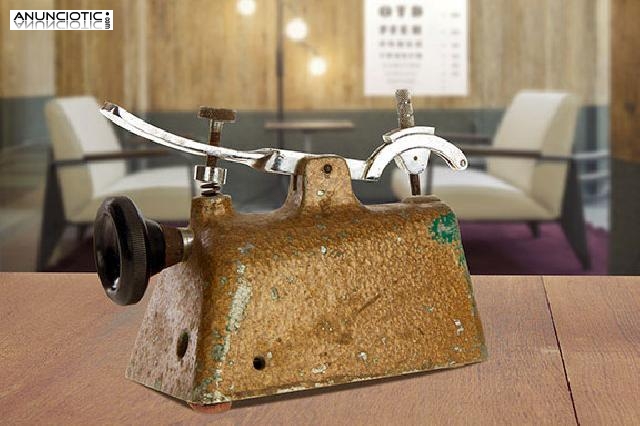 Antigua m&aacute;quina corta lentes