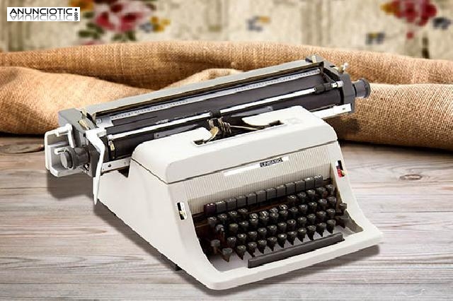 M&aacute;quina de escribir antigua olivetti l&iacute;nea 90.