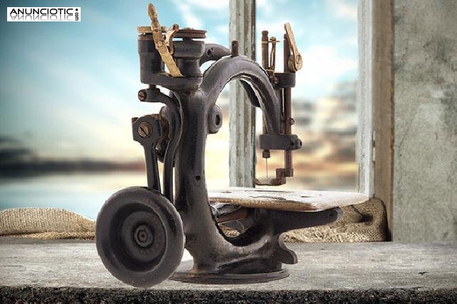 M&aacute;quina de coser curva antigua