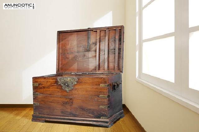 Ba&uacute;l arc&oacute;n de madera. finales 1800.