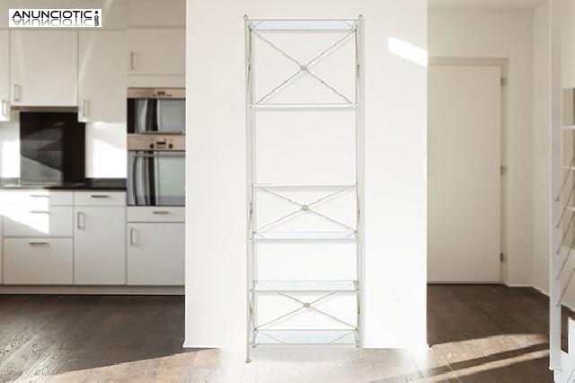 Antigua estanter&iacute;a met&aacute;lica