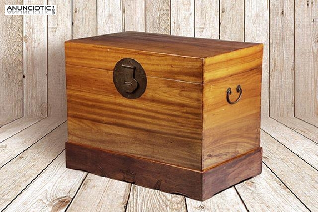 Ba&uacute;l arc&oacute;n n&aacute;utico antiguo de alcanfor