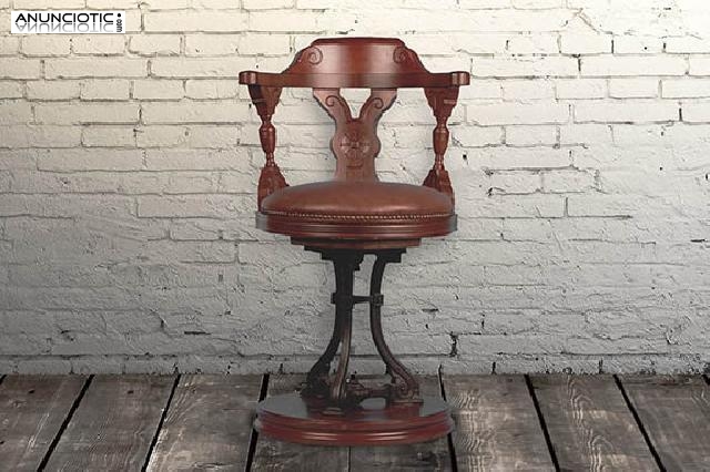 Sill&oacute;n n&aacute;utico giratorio antiguo.