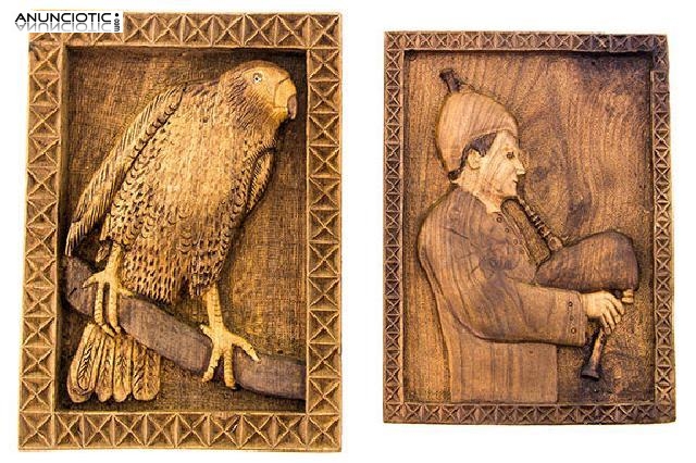 Dos cuadros artesanales tallados en madera
