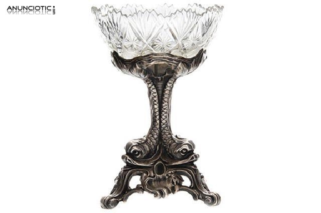 Jarr&oacute;n de cristal con pie labrado.