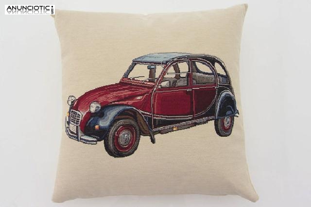 Coj&iacute;n coche antiguo