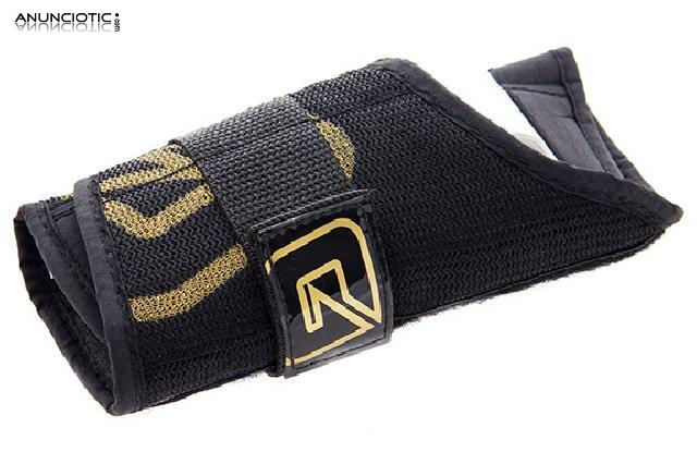 Protecciones boomerang de mu&ntilde;ecas usadas