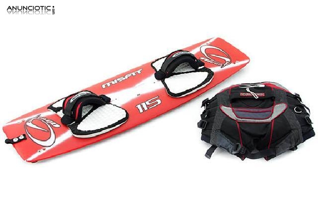 Tabla de kitesurf airush misfit 115 y arn&eacute;s falc&oacute;n, ambos en buen estado.