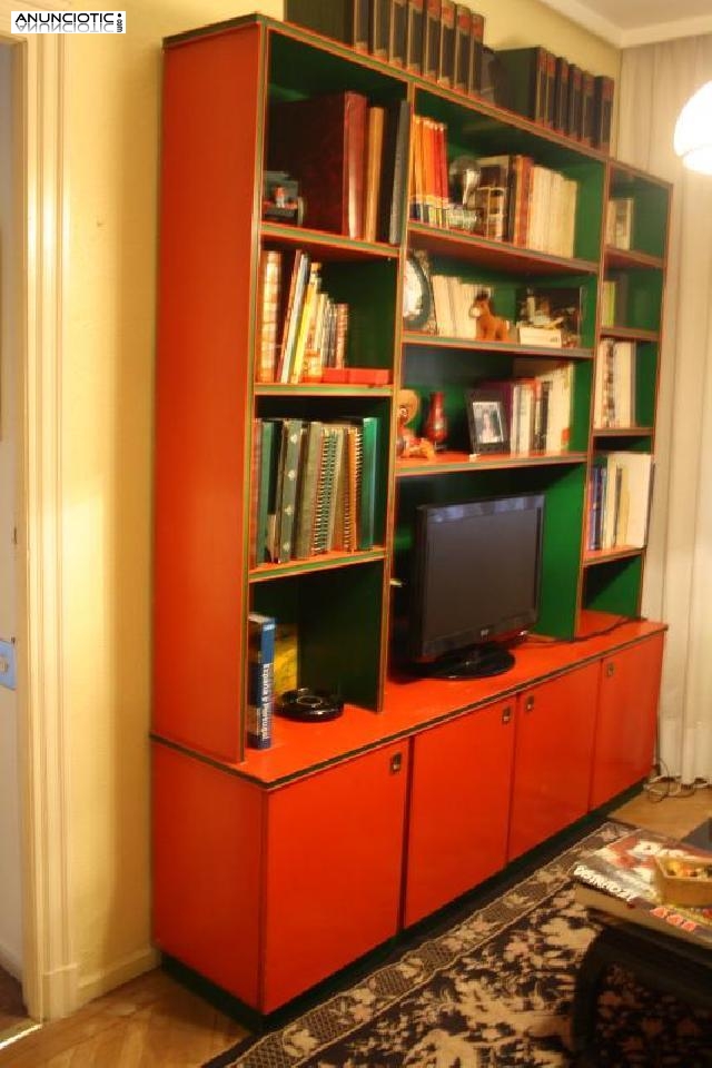Estanter&iacute;a de madera roja