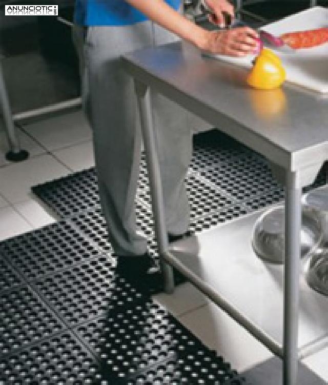 Pisos de pvc y conos de se&ntilde;alizacion  aislamiento para suelos