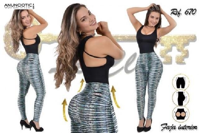 LEVANTA TUS GL&Uacute;TEOS USANDO LEGGINS