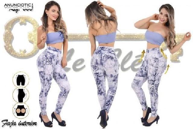LEVANTA TUS GL&Uacute;TEOS USANDO LEGGINS