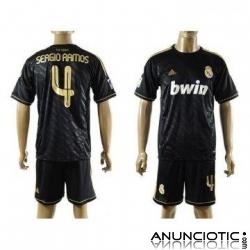 Nueva camiseta de f&uml;&sup2;tbol del Real Madrid en la nueva temporada 