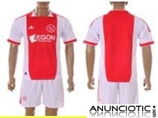 camiseta de f&uml;&sup2;tbol en el comercio mayorista.