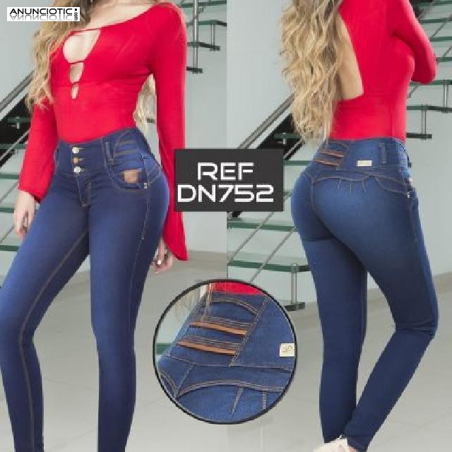 &iquest;Quieres cambiar de look? Visita Encanto Latino