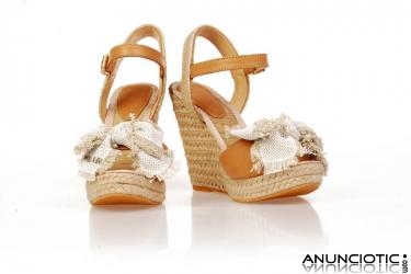 No tome la forma inusual! Mujer de moda zapatos de tac&uml;&reg;n alto.