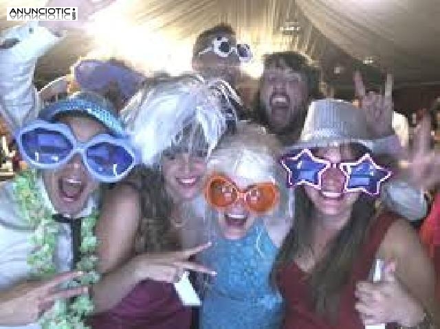 Inmortaliza tu boda de la forma m&aacute;s divertida con este fotomat&oacute;n