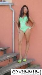 Mujer joven asi&aacute;tico originario de L&eacute;paud buscan divertirse