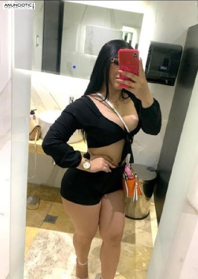 MUY SOLITA Y CACHONDA, ME ACOMPA&Ntilde;AS?/
