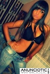 Soy la nena mala de papa y mama, ellos est&aacute;n fuera, yo busco sexo