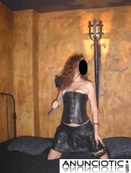 P&Oacute;STRATE A MIS PIES PARA SERVIRME Y CASTIGARTE COMO MERECES