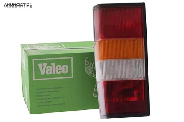 Pl&aacute;stico trasero izquierdo nissan trade 86-93