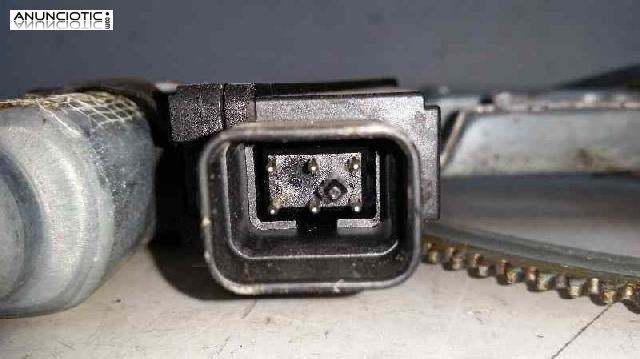 Elevalunas delantero derecho 3050941 