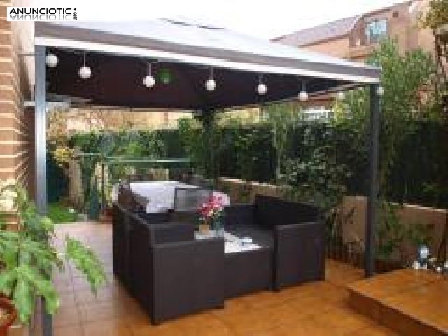 Chalet pareado en esquina con un gran jard&iacute;n,