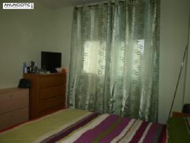 Chalet pareado en esquina con un gran jard&iacute;n,