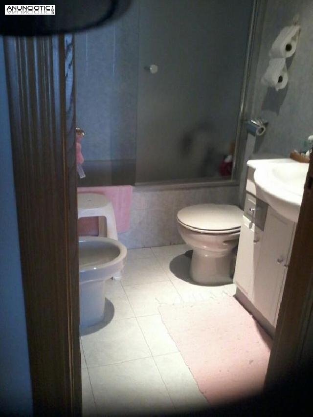 Se alquila habitaci&oacute;n en el centro