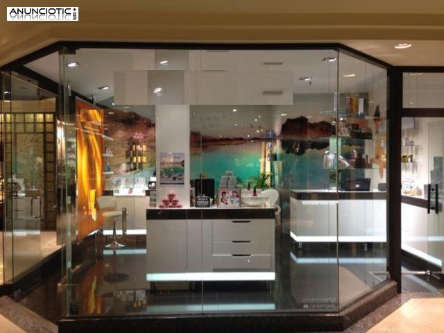 En traspaso tienda de est&eacute;tica de alta gama 40m&sup2; en la mejor zona  del Barr