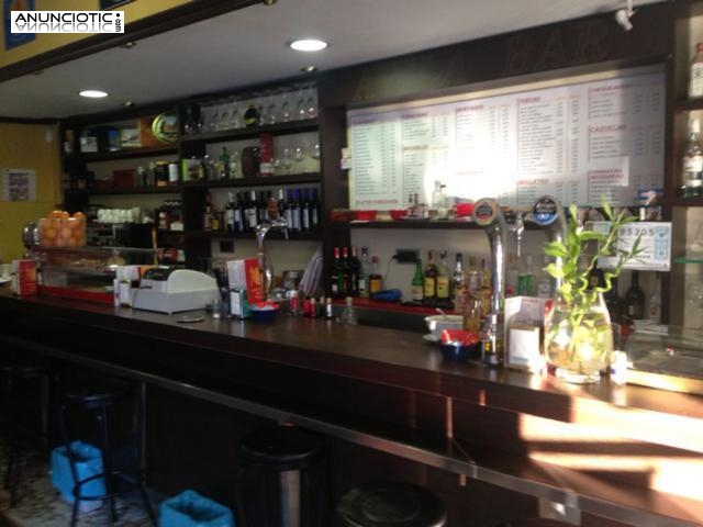 Traspaso Bar 80m&sup2; sin s/h y terraza en zona Barajas