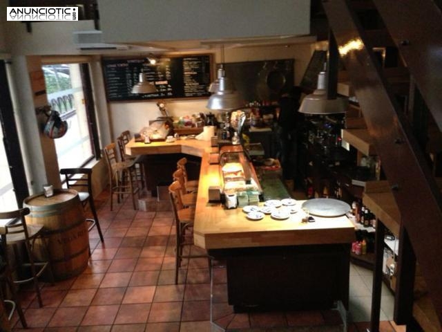 Traspaso Bar cafeter&iacute;a 120m&sup2; con terraza en zona Infanta Mercedes