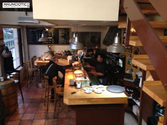 Traspaso Bar cafeter&iacute;a 120m&sup2; con terraza en zona Infanta Mercedes