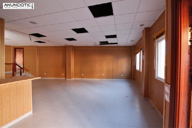 Local comercial reformado en de el ca&ntilde;o