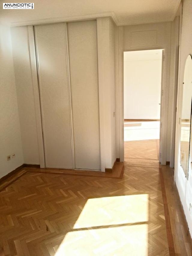 Piso muy luminoso, reci&eacute;n reformado, con cocin