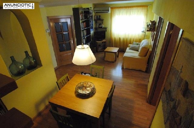 Estupendo piso - 2 dormitorios - desv&aacute;n