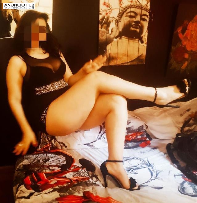 Joven &aacute;rabe complaciente sexy muy buena en atenci&oacute;n a parejas la