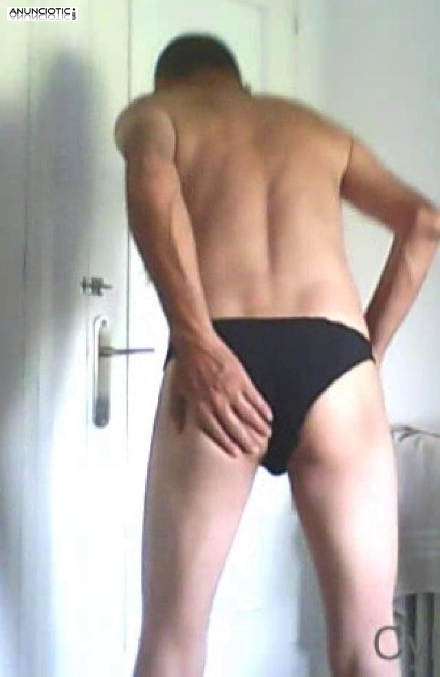 Gay sumiso/esclavo busca habitaci&oacute;n piso compartido con dominante.