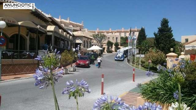 Se alquila adosado en urbanizaci&oacute;n de lujo en